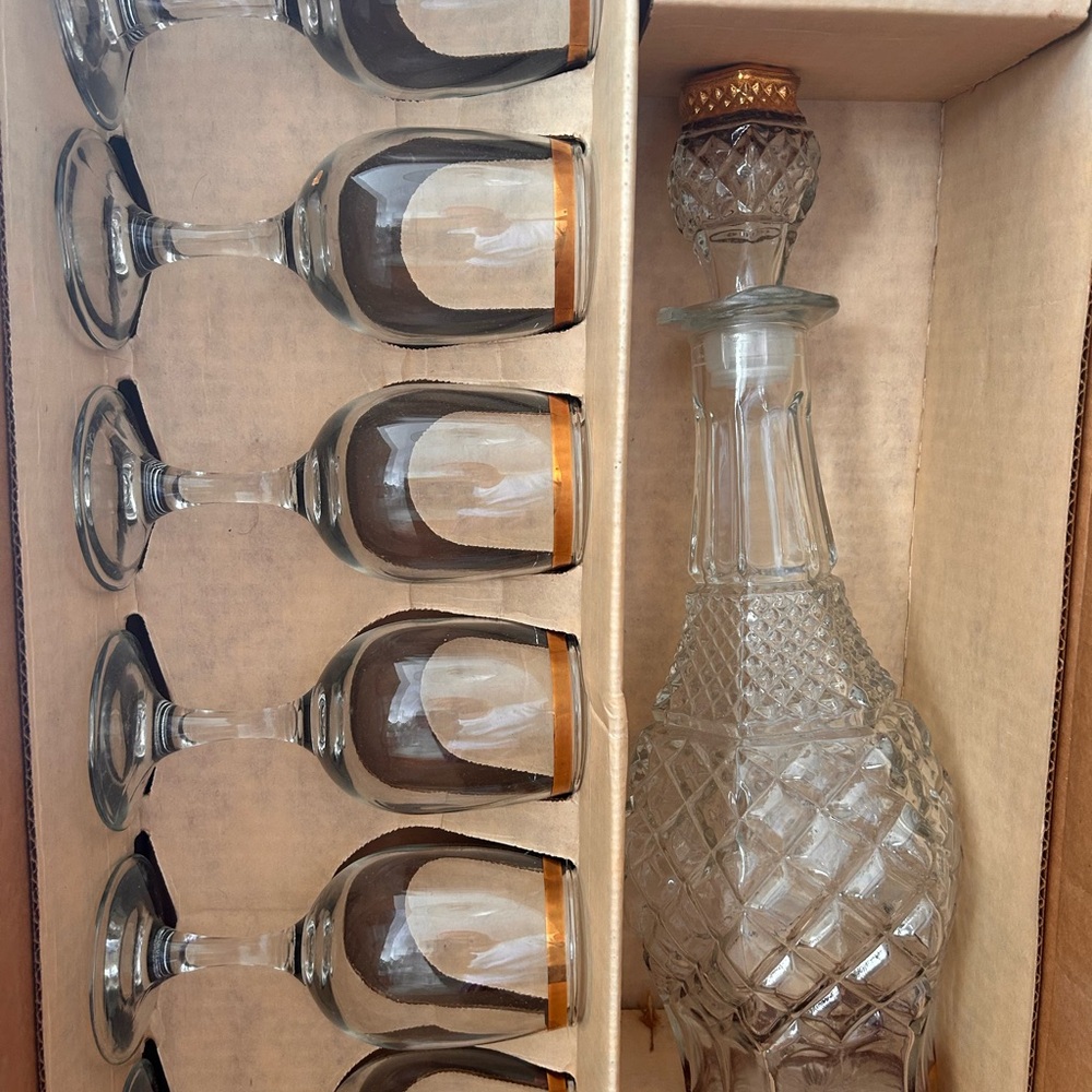 Source Unknown 14 Karat Gold Crystal Wine Set